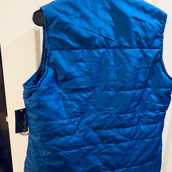 Blue vest! Kim Rogers - Picture 3 of 3